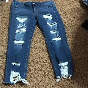 American Eagle begging crop jeans